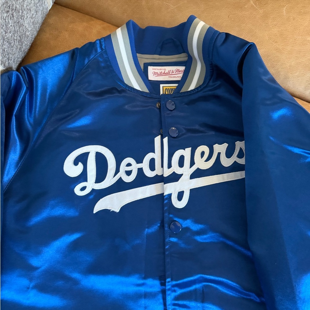 DODGER JACKET! Women’s Medium Fit! Like New Condition, Mitchell & Ness, Blue - Picture 2 of 5